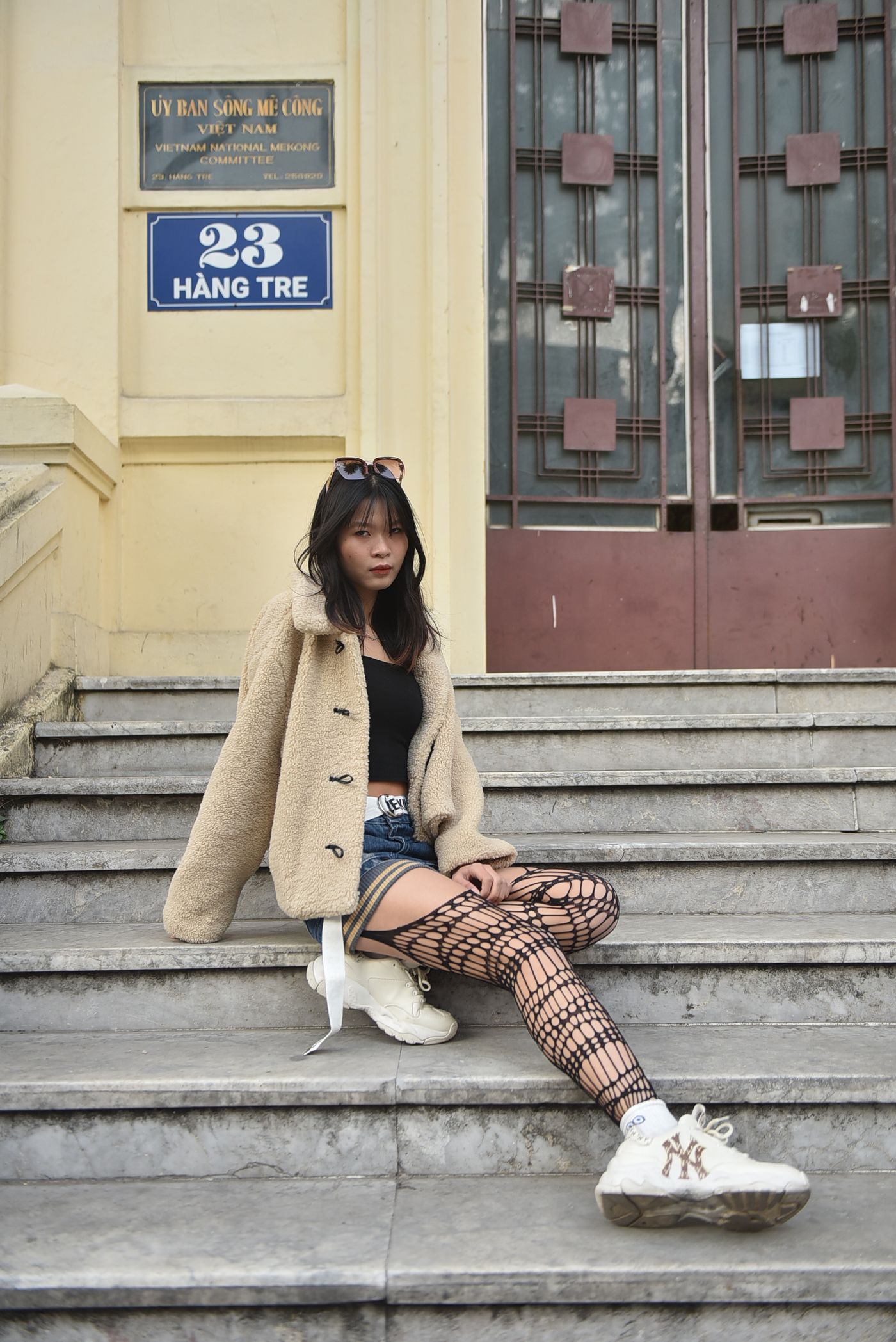 look 4